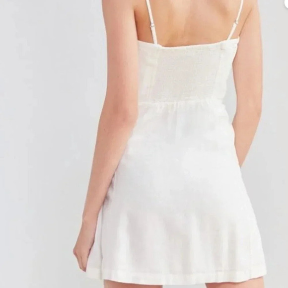 URBAN OUTFITTERS Kimchi Blue Lilyanna Linen Blend White Button-Down Dress Sz 4 - Picture 2 of 7